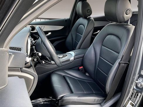 Used 2019 Mercedes-Benz GLC 300 w/ Premium Package image 19