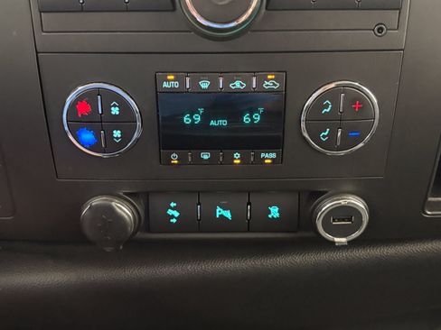 Used 2010 GMC Sierra 1500 SLE w/ Power Pack Plus AWD/4WD image 16