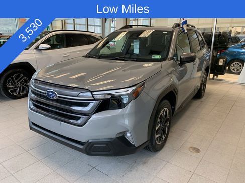 Used 2025 Subaru Forester Premium w/ Convenience Package #1 image 2
