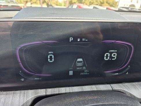 Used 2025 Kia Telluride EX w/ EX Captain's Chair Package image 24