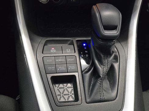 Used 2023 Toyota RAV4 XLE AWD/4WD image 17