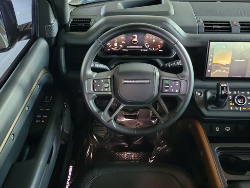 Used 2023 Land Rover Defender 110 X AWD/4WD image 14