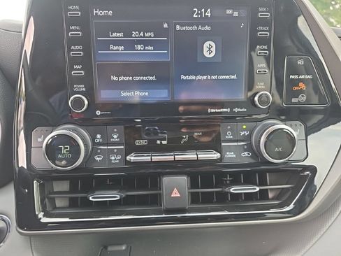 Used 2022 Toyota Highlander XLE AWD/4WD image 18