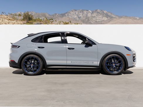 Certified 2025 Porsche Cayenne Turbo GT AWD/4WD image 8