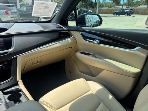Used 2018 Cadillac XT5 FWD image 27