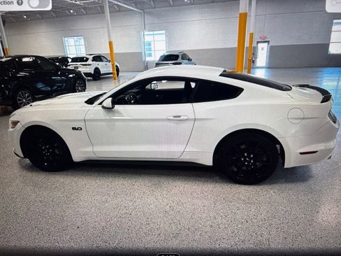 Used 2017 Ford Mustang GT w/ Black Accent Package RWD image 3