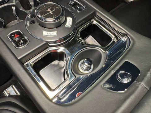 Used 2019 Rolls-Royce Dawn image 32