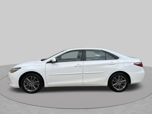 Used 2015 Toyota Camry SE FWD image 2