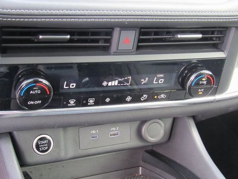 Used 2023 Nissan Rogue SV image 16