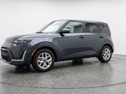 Used 2025 Kia Soul LX w/ LX Technology Package FWD image 3