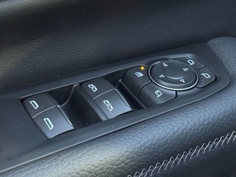 Used 2025 GMC Yukon XL Denali image 19