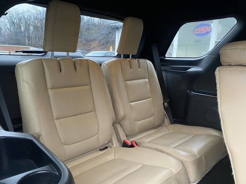 Used 2017 Ford Explorer XLT w/ Equipment Group 202A image 28