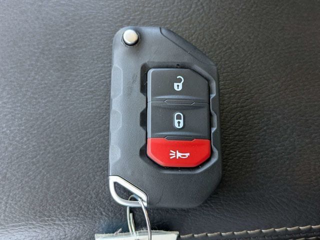 Used 2019 Jeep Wrangler Unlimited Sahara AWD/4WD image 28