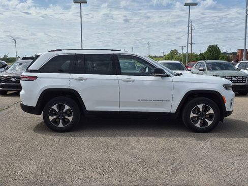 Used 2022 Jeep Grand Cherokee Limited 4xe w/ Luxury Tech Group II AWD/4WD image 2