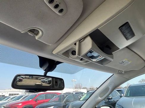 Used 2009 Chrysler Town & Country Limited w/ Entertainment Group #3 image 24