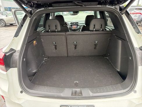 Used 2023 Chevrolet TrailBlazer RS w/ Sun and Liftgate Package AWD/4WD image 8