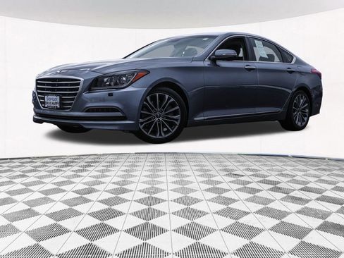 Used 2015 Hyundai Genesis 3.8 image 2