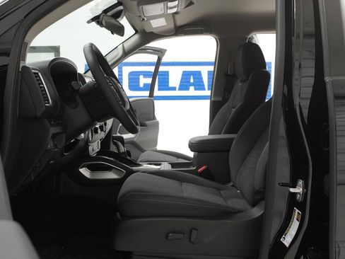 Used 2024 Nissan Frontier SV w/ SV Convenience Package RWD image 14