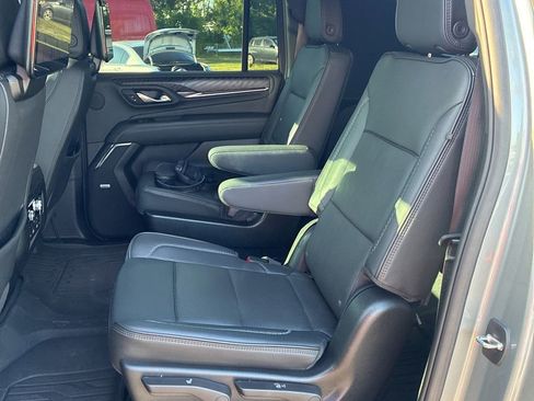 Used 2024 GMC Yukon XL Denali w/ Denali Reserve Package AWD/4WD image 17