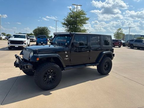 Used 2016 Jeep Wrangler Unlimited Sahara w/ Connectivity Group AWD/4WD image 1