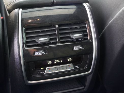 Used 2022 BMW X6 xDrive40i w/ Premium Package image 29