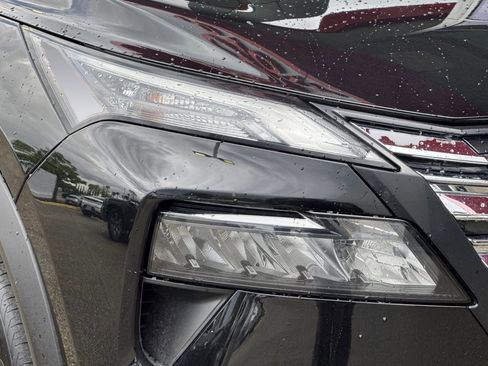 Used 2025 Nissan Rogue SV AWD/4WD image 11