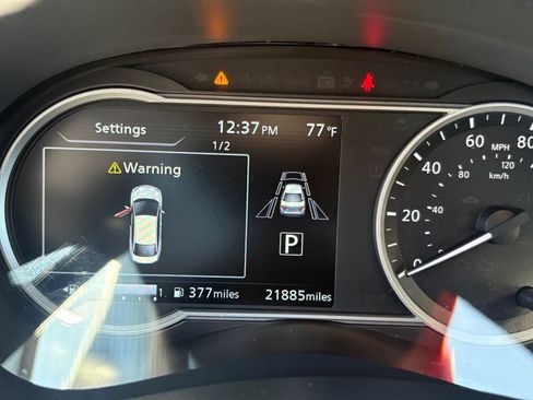 Used 2025 Nissan Versa SV image 38