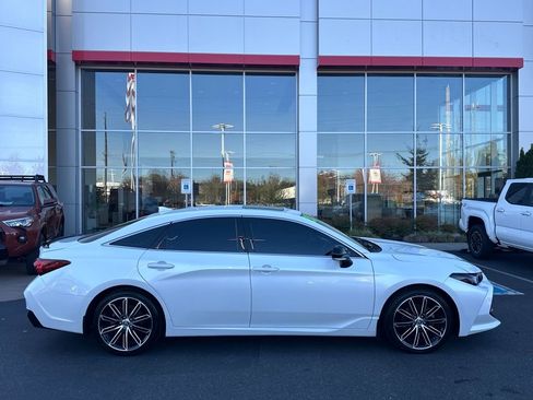 Used 2020 Toyota Avalon XSE image 2