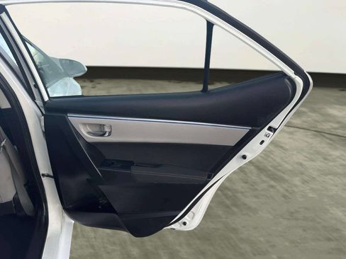 Used 2014 Toyota Corolla LE image 17