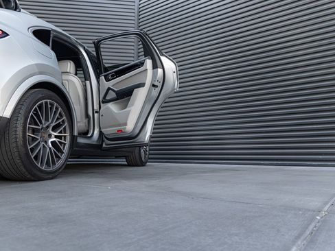 Certified 2022 Porsche Cayenne Coupe image 31