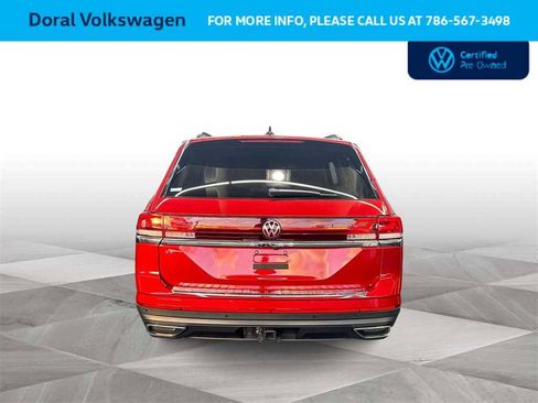 Certified 2025 Volkswagen Atlas SE w/ Black Wheel Package image 7