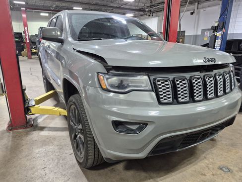 Used 2022 Jeep Grand Cherokee Laredo X AWD/4WD image 23