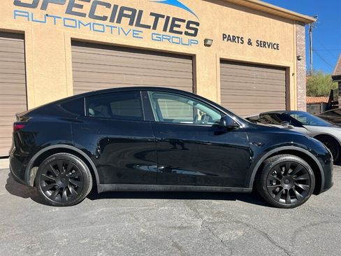 Used 2022 Tesla Model Y Long Range AWD/4WD image 6