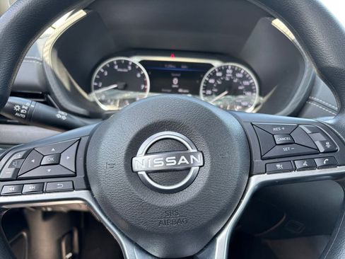 Used 2025 Nissan Sentra SV image 24