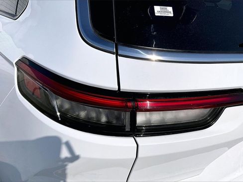 Certified 2024 Jeep Grand Cherokee L Laredo image 32