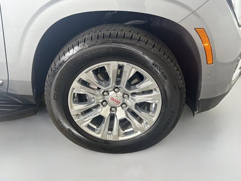 Used 2025 GMC Yukon Denali RWD image 32