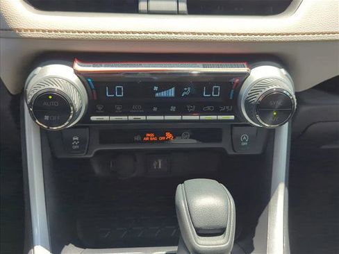 Used 2025 Toyota RAV4 XLE image 21