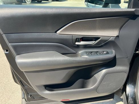 Used 2024 Toyota Grand Highlander AWD image 18