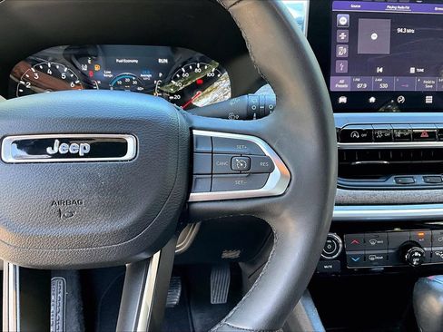 Used 2023 Jeep Compass Latitude AWD/4WD image 11