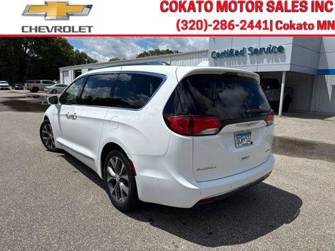 Used 2017 Chrysler Pacifica Limited w/ UConnect Theater Package FWD image 5