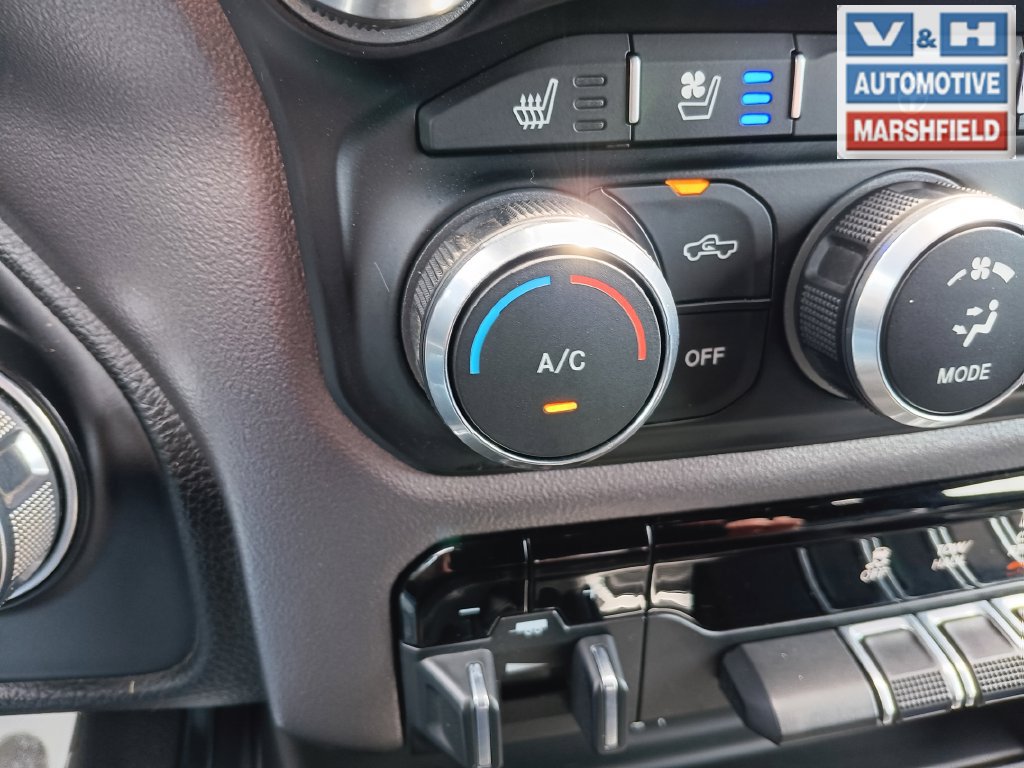 Used 2020 RAM 1500 Laramie w/ Sport Appearance Package AWD/4WD image 17