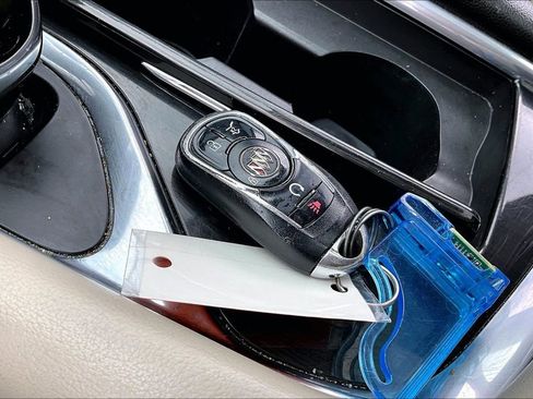 Used 2020 Buick Enclave Essence image 11