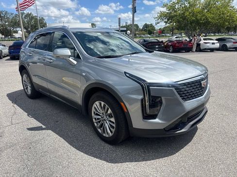 Used 2024 Cadillac XT4 Premium Luxury w/ Technology Package FWD image 3