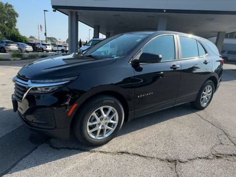 Used 2023 Chevrolet Equinox LS FWD image 4