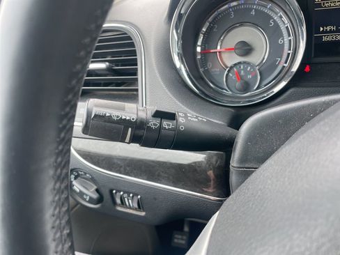 Used 2016 Chrysler Town & Country Touring w/ Driver Convenience Group image 20