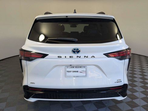 Used 2021 Toyota Sienna XSE AWD/4WD image 6