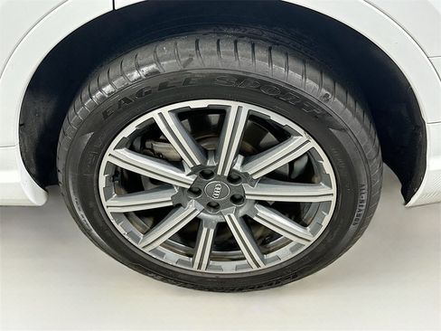 Used 2018 Audi Q7 3.0T Premium Plus image 24