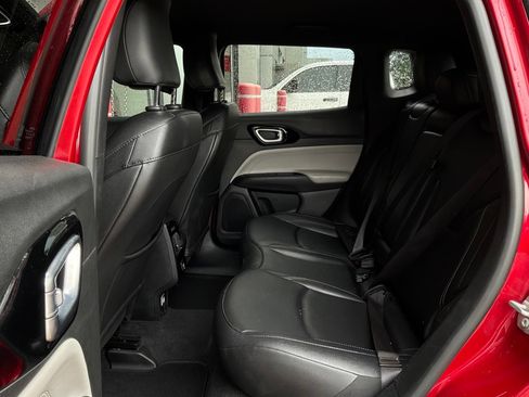 Used 2025 Jeep Compass Limited AWD/4WD image 12