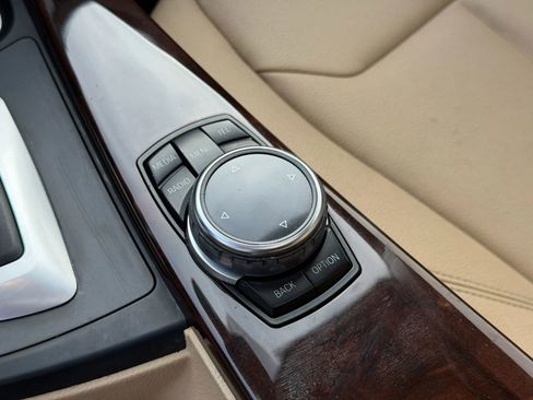 Used 2014 BMW 320i Sedan RWD image 25