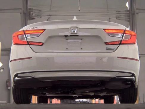Used 2019 Honda Accord Touring image 11